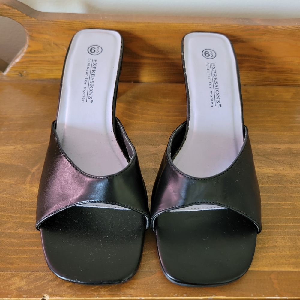 Expressions size 6.5 low heels